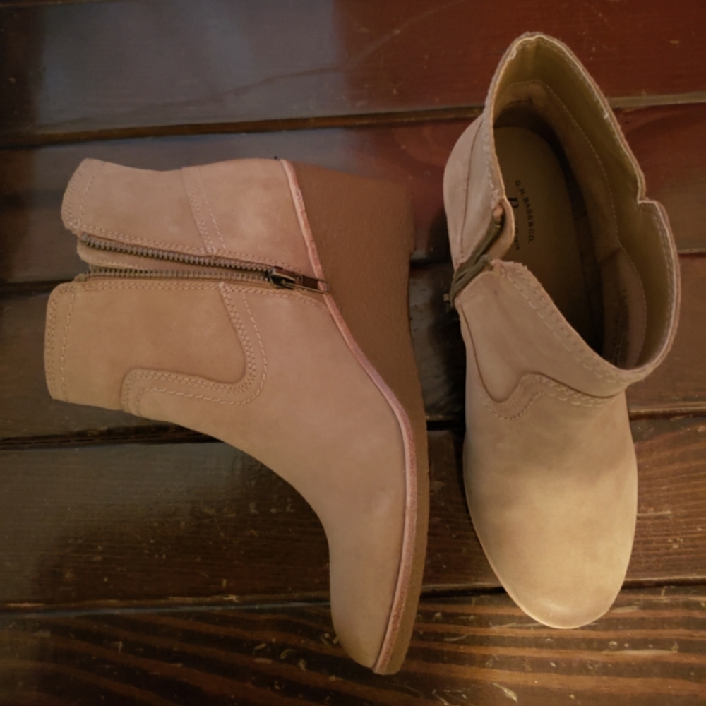G.H. BASS & Co. Taupe Ankle Wedge Boots Womens 8.5